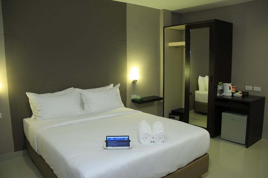 Shooters Guesthouse Патая Стая снимка