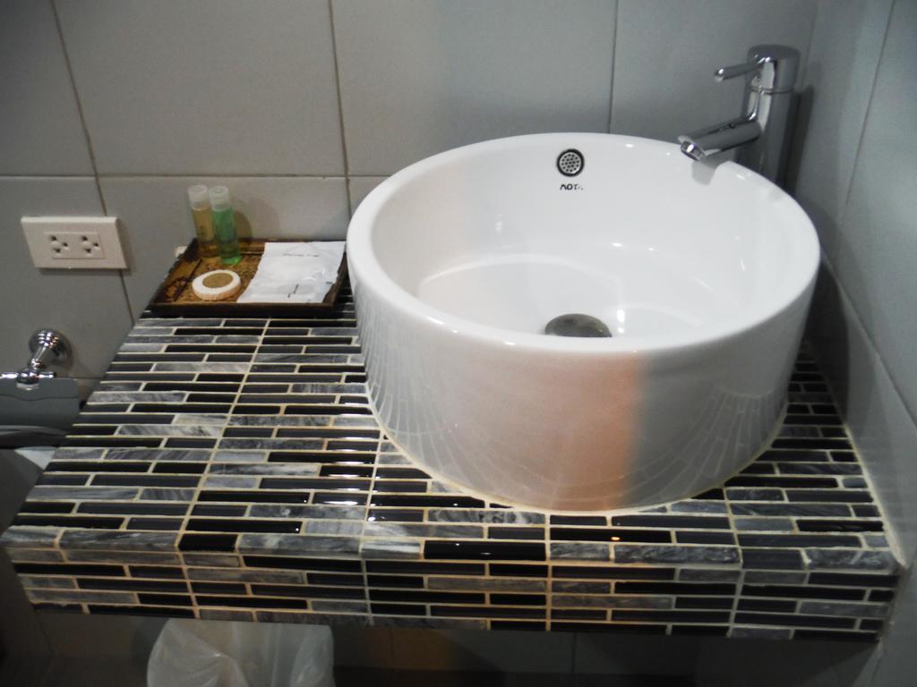 Shooters Guesthouse Патая Стая снимка